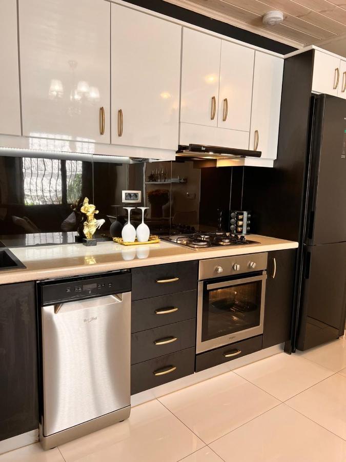 Katerina 2 Bedroom Luxury House ไซคิย์นธอสทาวน์ ภายนอก รูปภาพ
